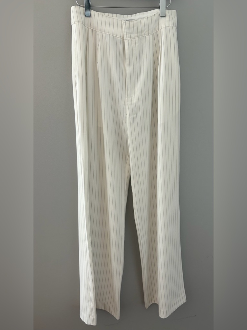 Crescent white pinstripe womens pants. 
Size M
NWT

Smoke free home